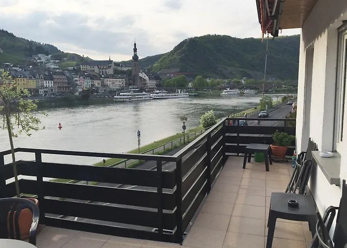 Haus Zur Linde アパート コッヘム